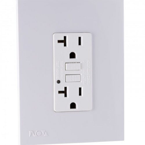 TOMACORRIENTE DOBLE GFCI 20A 125V NOVA BLANCO      